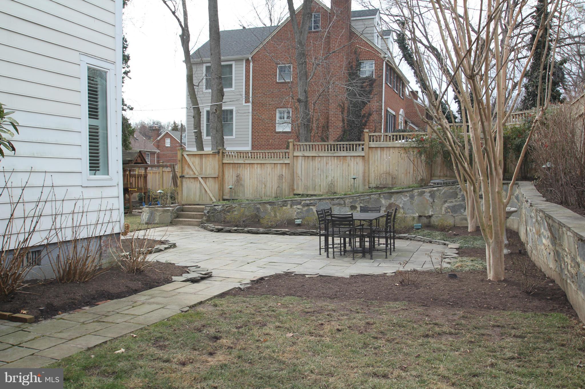 1004 Russell Road Alexandria, VA 22301 - Photo 25 of 30 Exterior (Front)