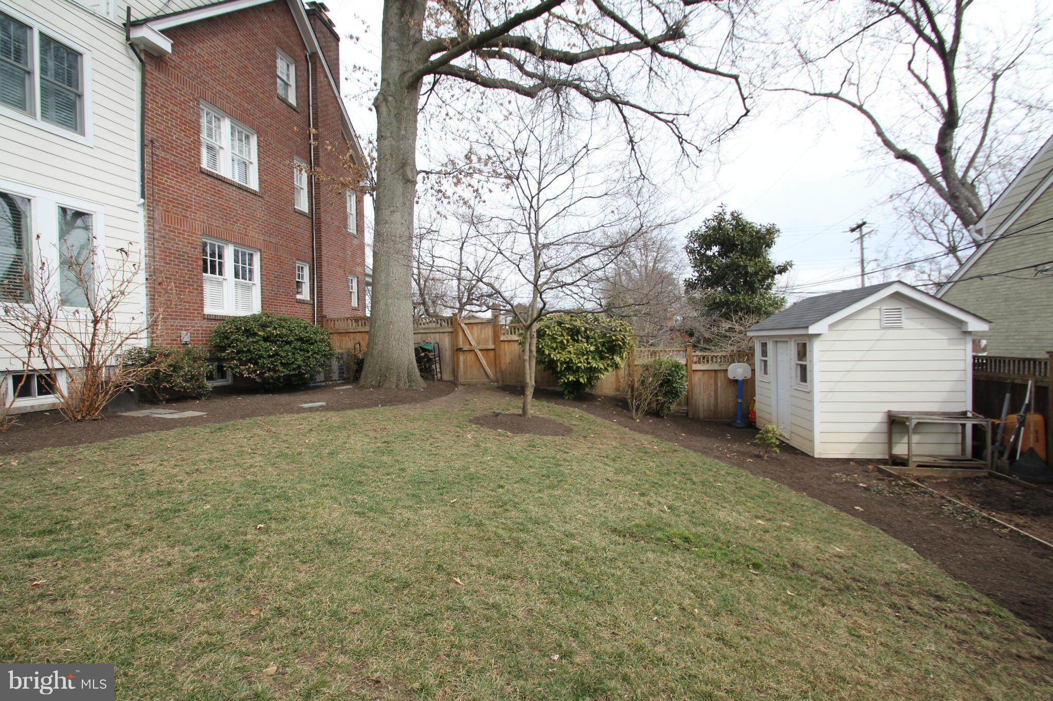 1004 Russell Road Alexandria, VA 22301 - Photo 28 of 30 Exterior (Rear)
