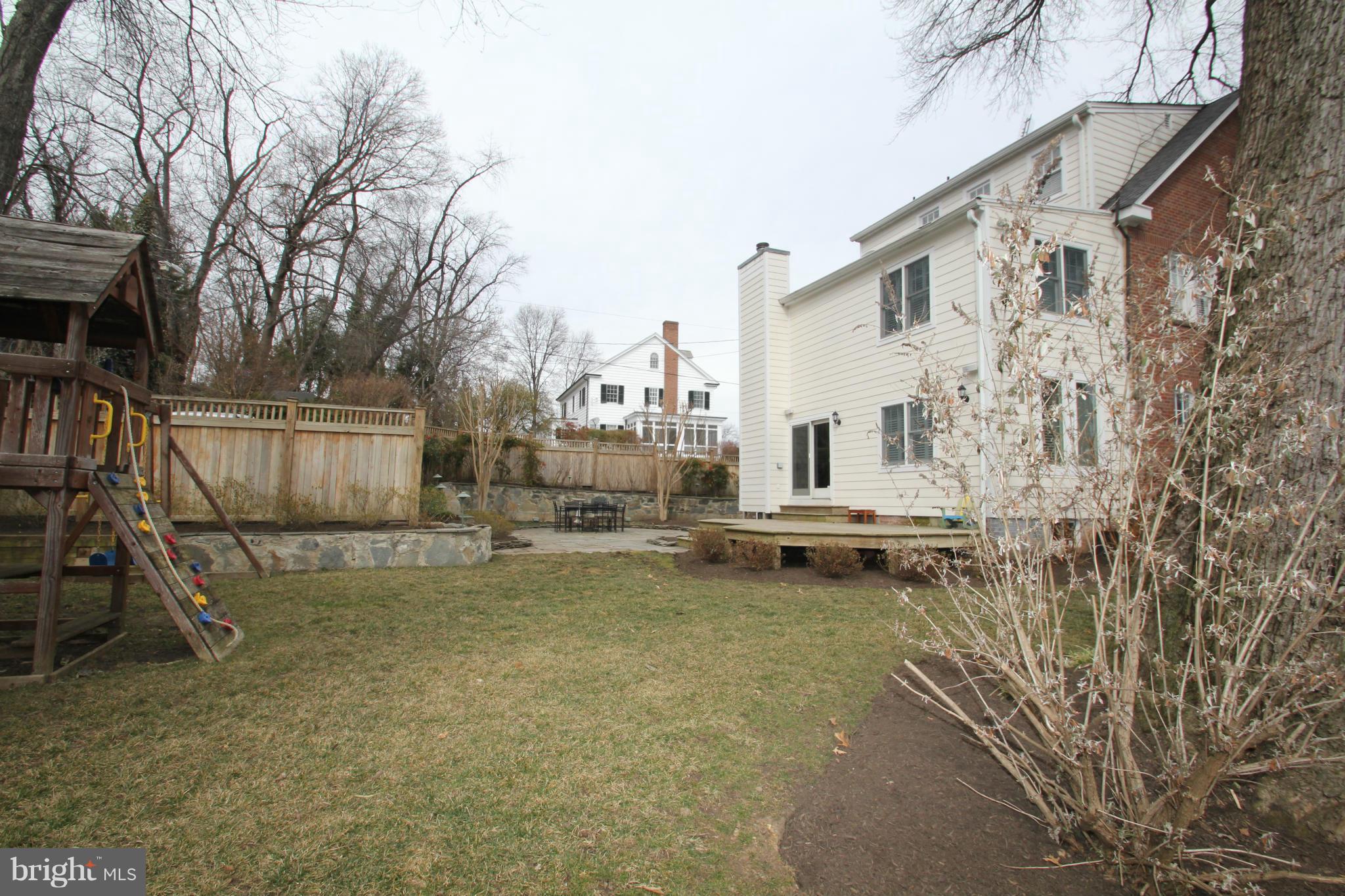 1004 Russell Road Alexandria, VA 22301 - Photo 29 of 30 Exterior (Rear)