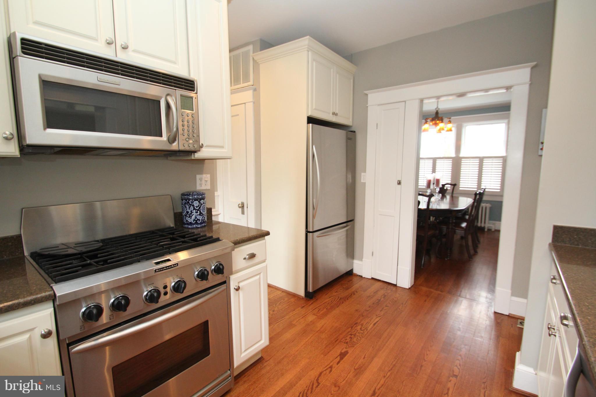 1004 Russell Road Alexandria, VA 22301 - Photo 8 of 30 Kitchen