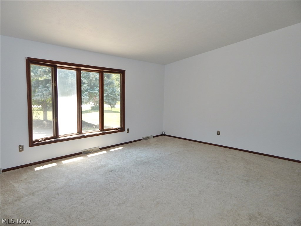 19408 Boston Road Strongsville, OH 44149 - Photo 6 of 30 Living room
