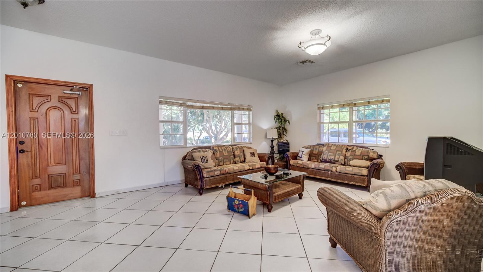 20400 Southwest 328th Street Homestead, FL 33030 - Photo 8 of 43