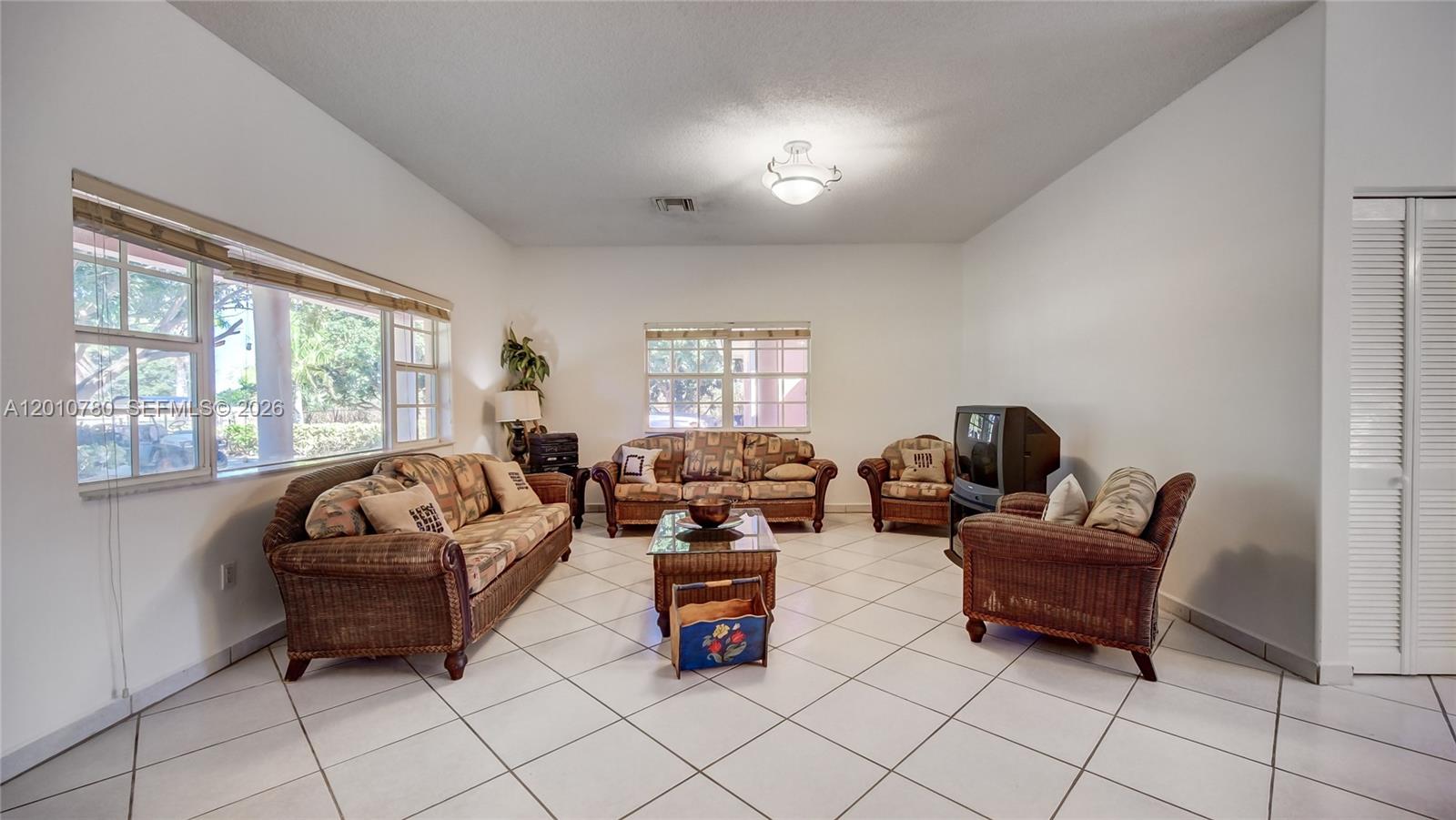 20400 Southwest 328th Street Homestead, FL 33030 - Photo 9 of 43
