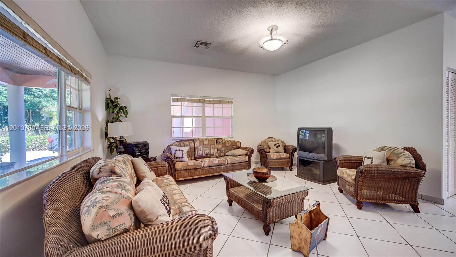 20400 Southwest 328th Street Homestead, FL 33030 - Photo 10 of 43