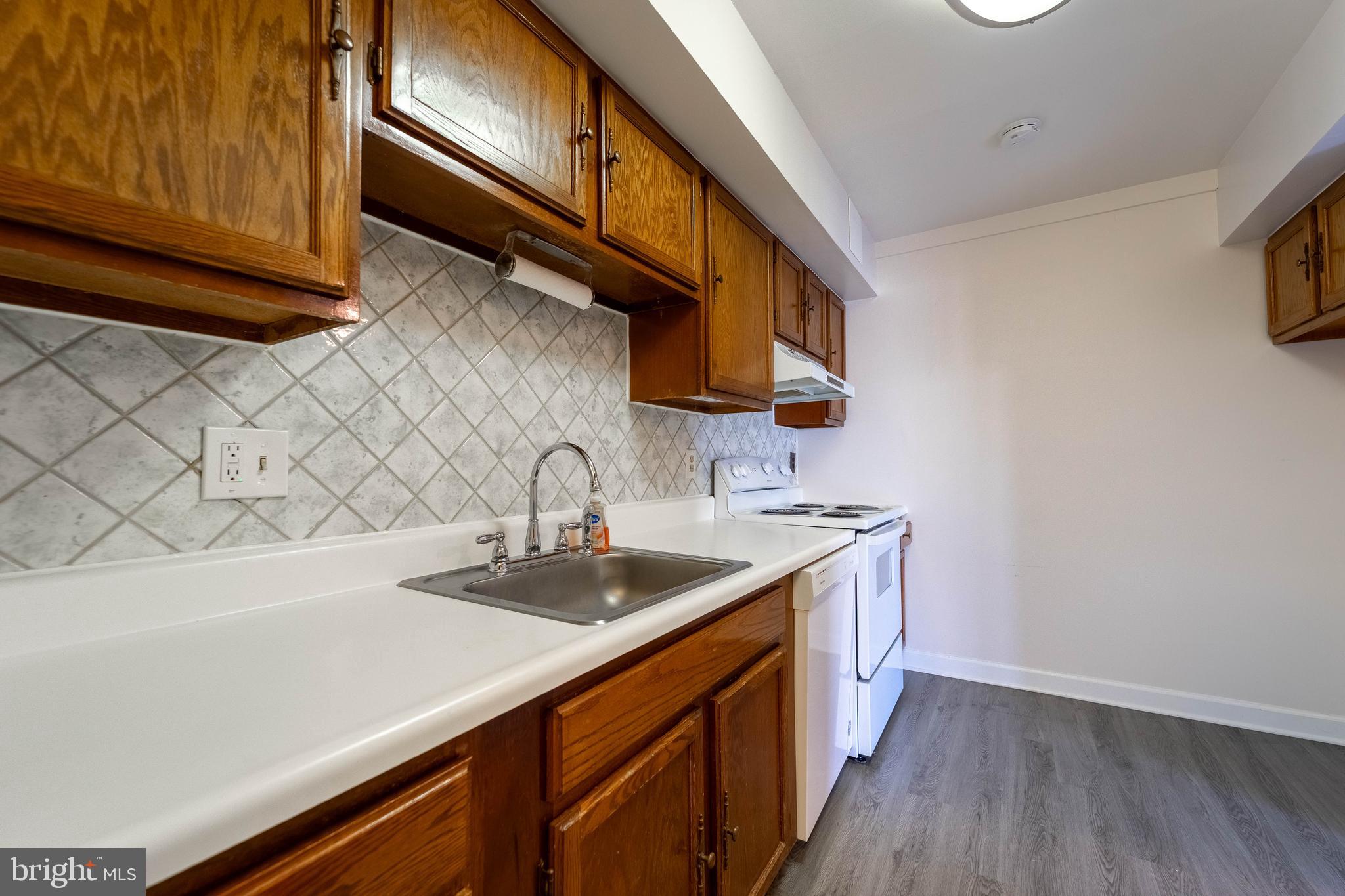 9015 North Laurel Road, Unit I Laurel, MD 20723 - Photo 4 of 22 Kitchen