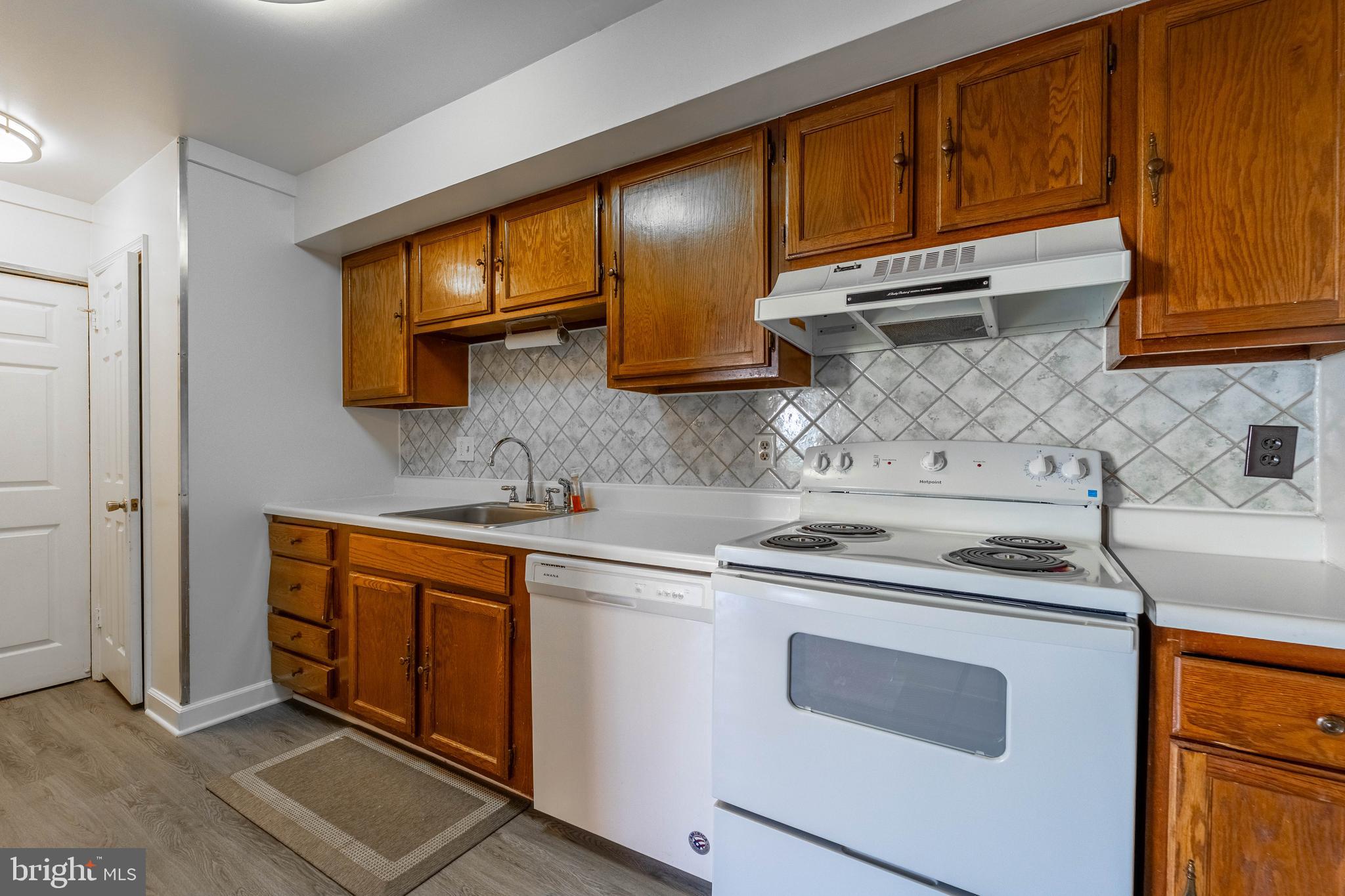 9015 North Laurel Road, Unit I Laurel, MD 20723 - Photo 5 of 22 Kitchen