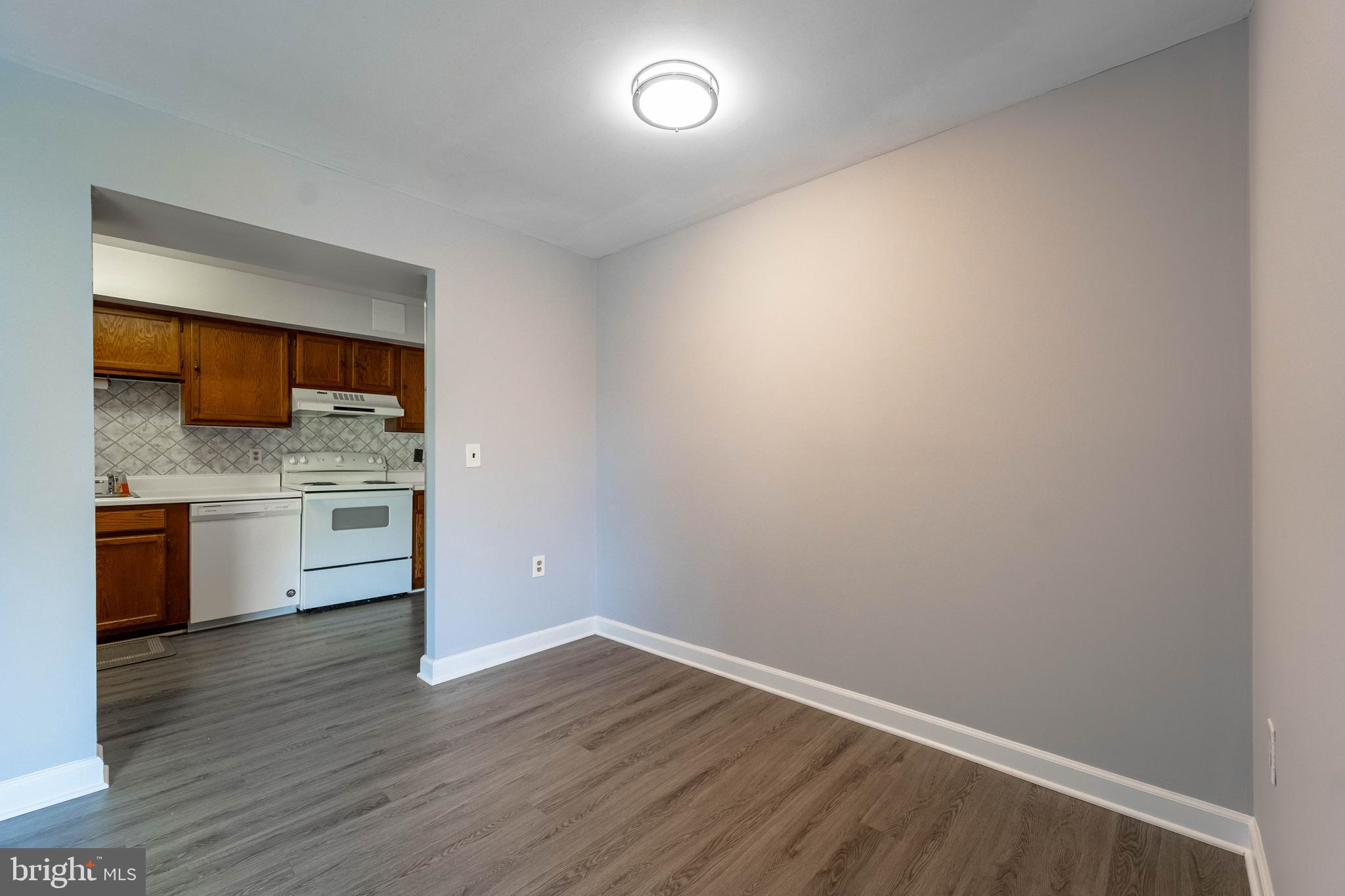9015 North Laurel Road, Unit I Laurel, MD 20723 - Photo 7 of 22 Dining room /Living room combo