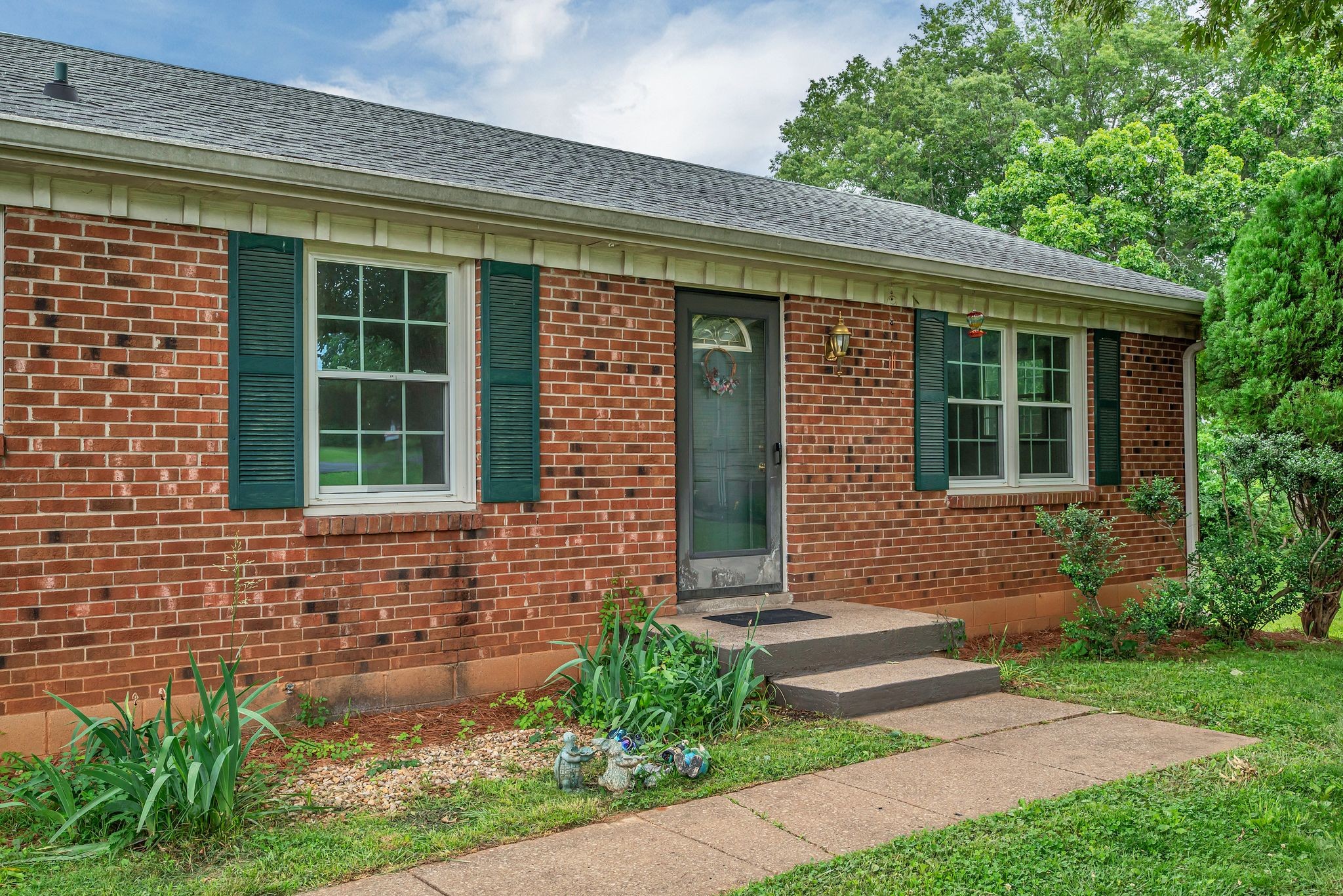 1006 Hillcrest Circle Pleasant View, TN 37146 - Photo 2 of 16