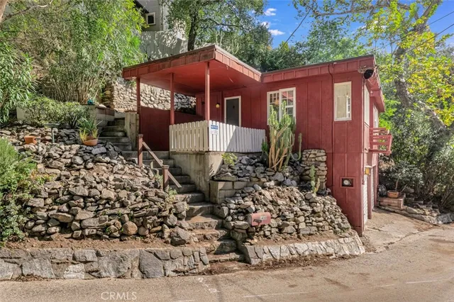 $725,000 | 1450 Country Club Drive, Burbank, CA 91501