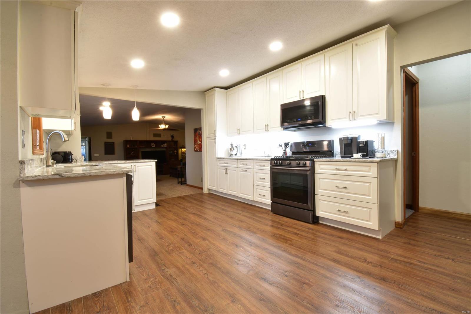 9355 Schaefer Road Staunton, IL 62088 - Photo 14 of 61