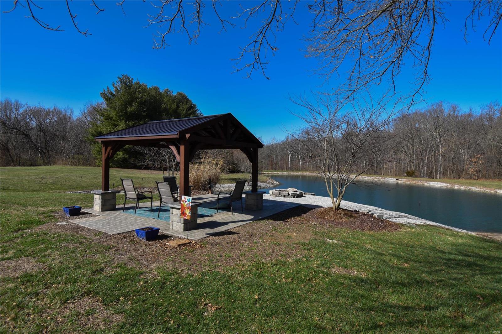 9355 Schaefer Road Staunton, IL 62088 - Photo 5 of 61