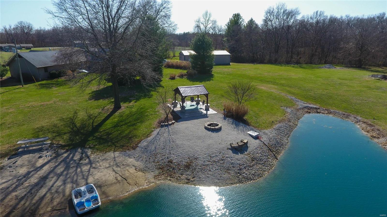 9355 Schaefer Road Staunton, IL 62088 - Photo 6 of 61
