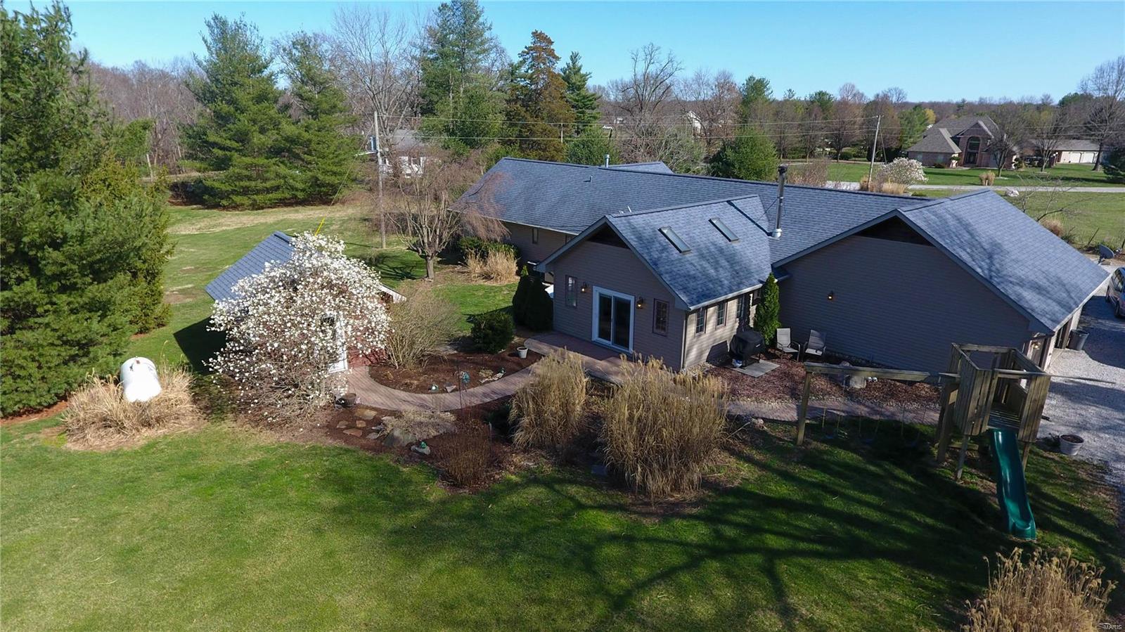 9355 Schaefer Road Staunton, IL 62088 - Photo 7 of 61