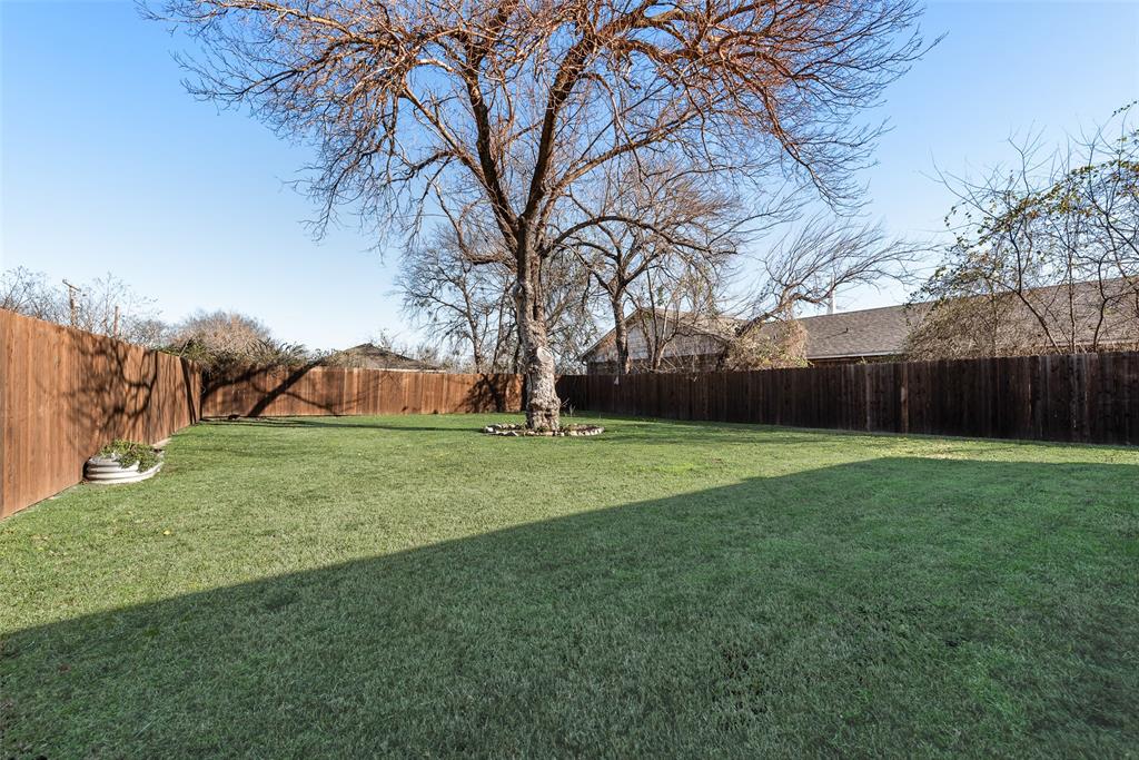 404 West Rochester Street Terrell, TX 75160 - Photo 14 of 24 a view of yard with green space