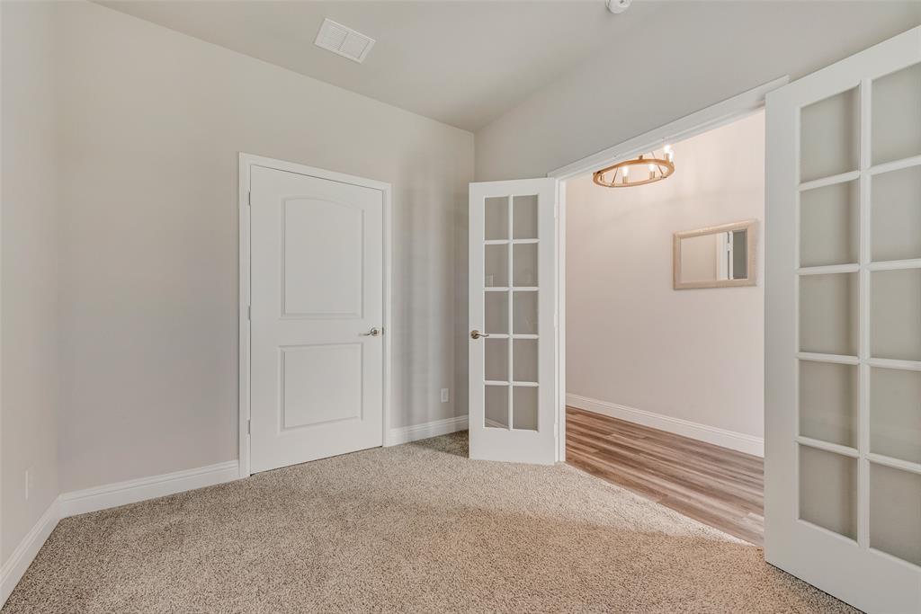 404 West Rochester Street Terrell, TX 75160 - Photo 16 of 24 a view of room with window