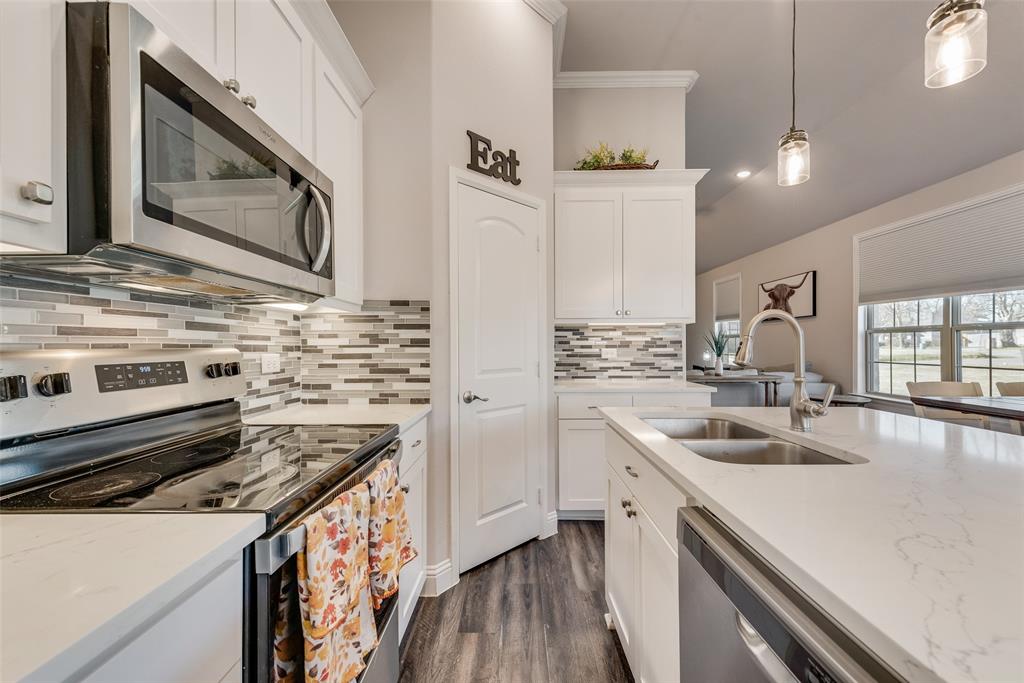 404 West Rochester Street Terrell, TX 75160 - Photo 6 of 24 a kitchen with stainless steel appliances a sink stove and cabinets