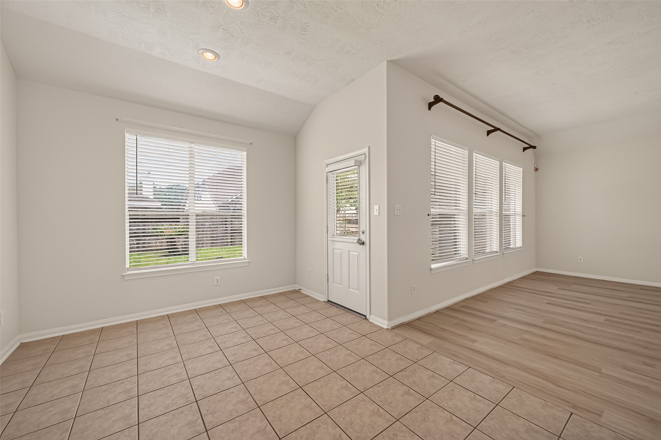 14207 Rolling Hills Lane Rosharon, TX 77583 - Photo 15 of 30 Gallery Image 15