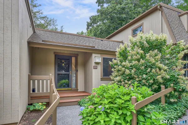 $379,900 | 33 Great Meadow Lane, Unit 33, Farmington, CT 06001