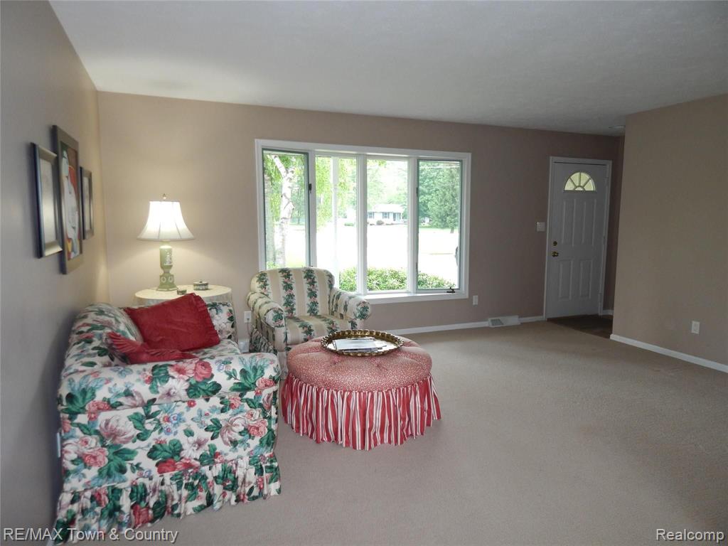 7307 Coldwater Road Flushing, MI 48433 - Photo 6 of 49