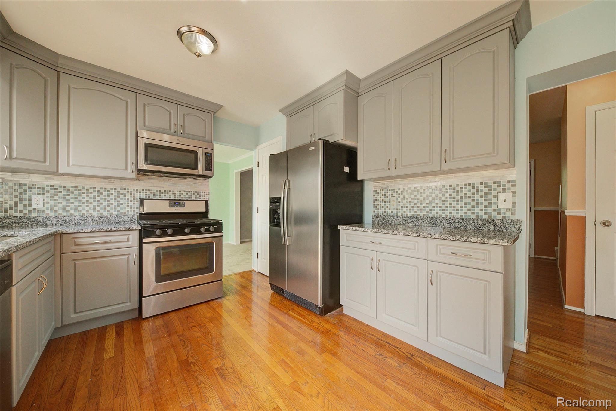 1195 Paddington Road Canton, MI 48187 - Photo 9 of 38 9 Kitchen.jpg