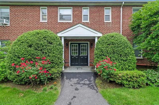 $299,000 | 221 Schrade Road, Unit 2G, Briarcliff Manor, NY 10510