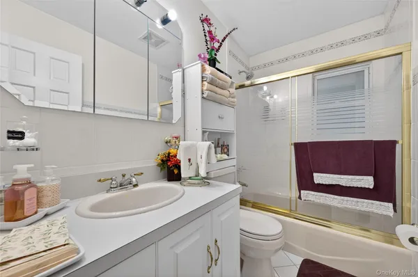 $5,200 | 112 Wentworth Avenue, Albertson, NY 11507