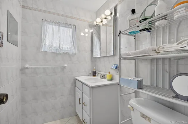 $5,200 | 112 Wentworth Avenue, Albertson, NY 11507