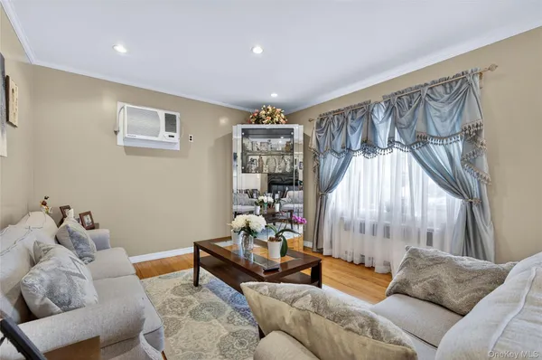 $5,200 | 112 Wentworth Avenue, Albertson, NY 11507