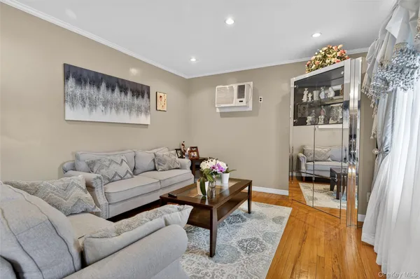 $5,200 | 112 Wentworth Avenue, Albertson, NY 11507