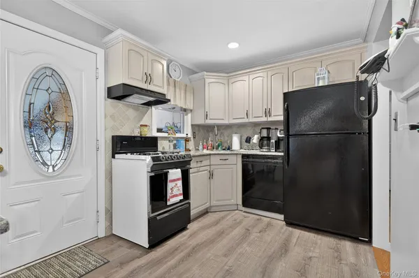 $5,200 | 112 Wentworth Avenue, Albertson, NY 11507