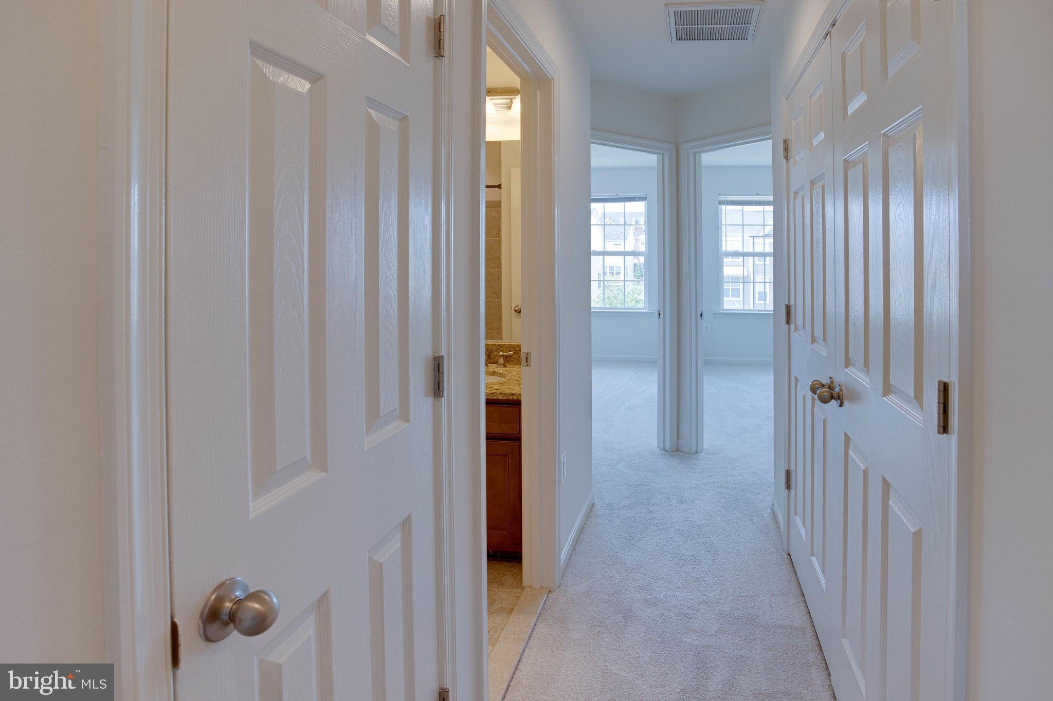 25636 Pleasant Valley Road Chantilly, VA 20152 - Photo 16 of 45 Upsatairs Hallway