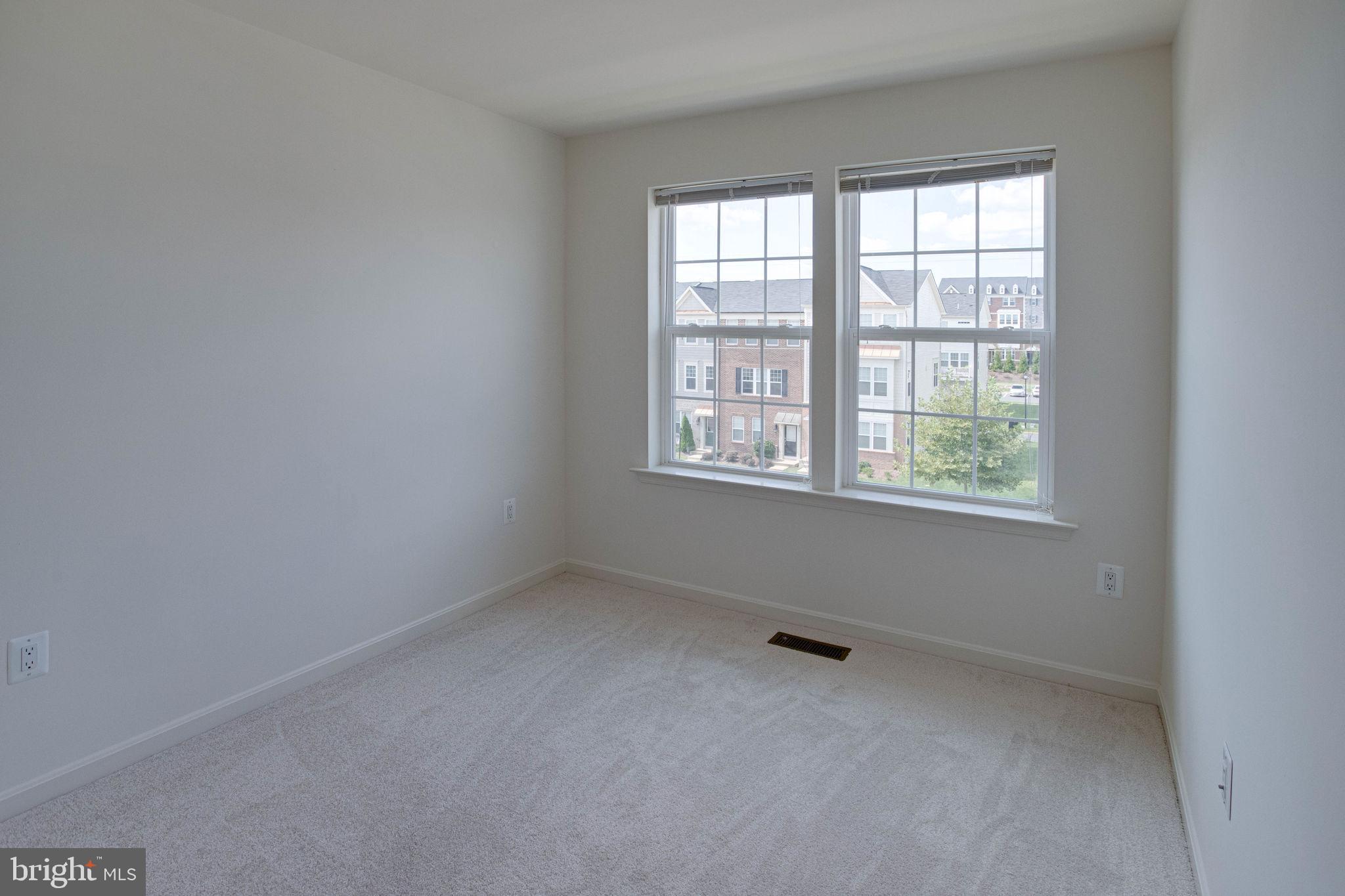 25636 Pleasant Valley Road Chantilly, VA 20152 - Photo 26 of 45 2nd Bedroom
