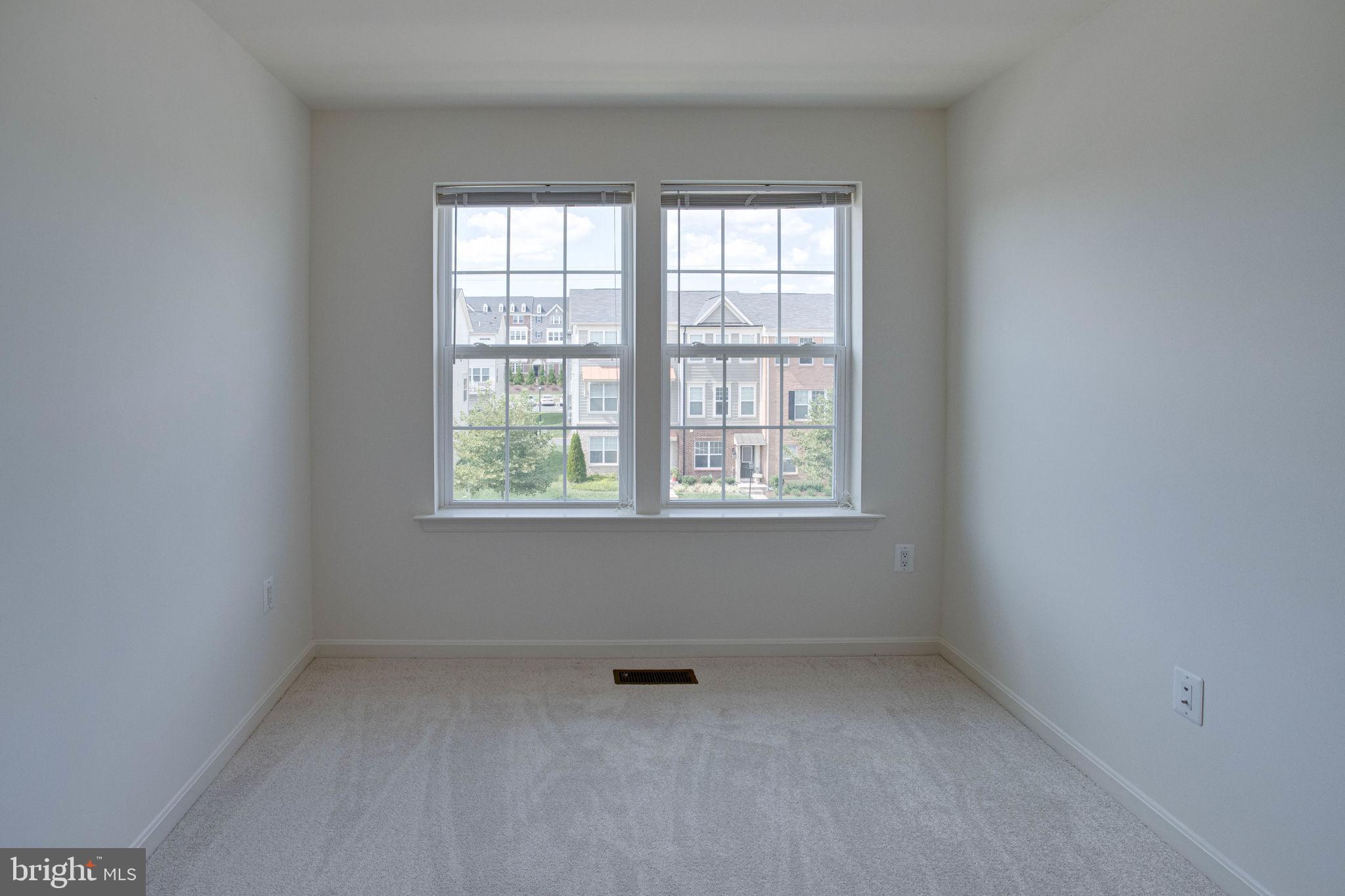 25636 Pleasant Valley Road Chantilly, VA 20152 - Photo 28 of 45 3rd Bedroom