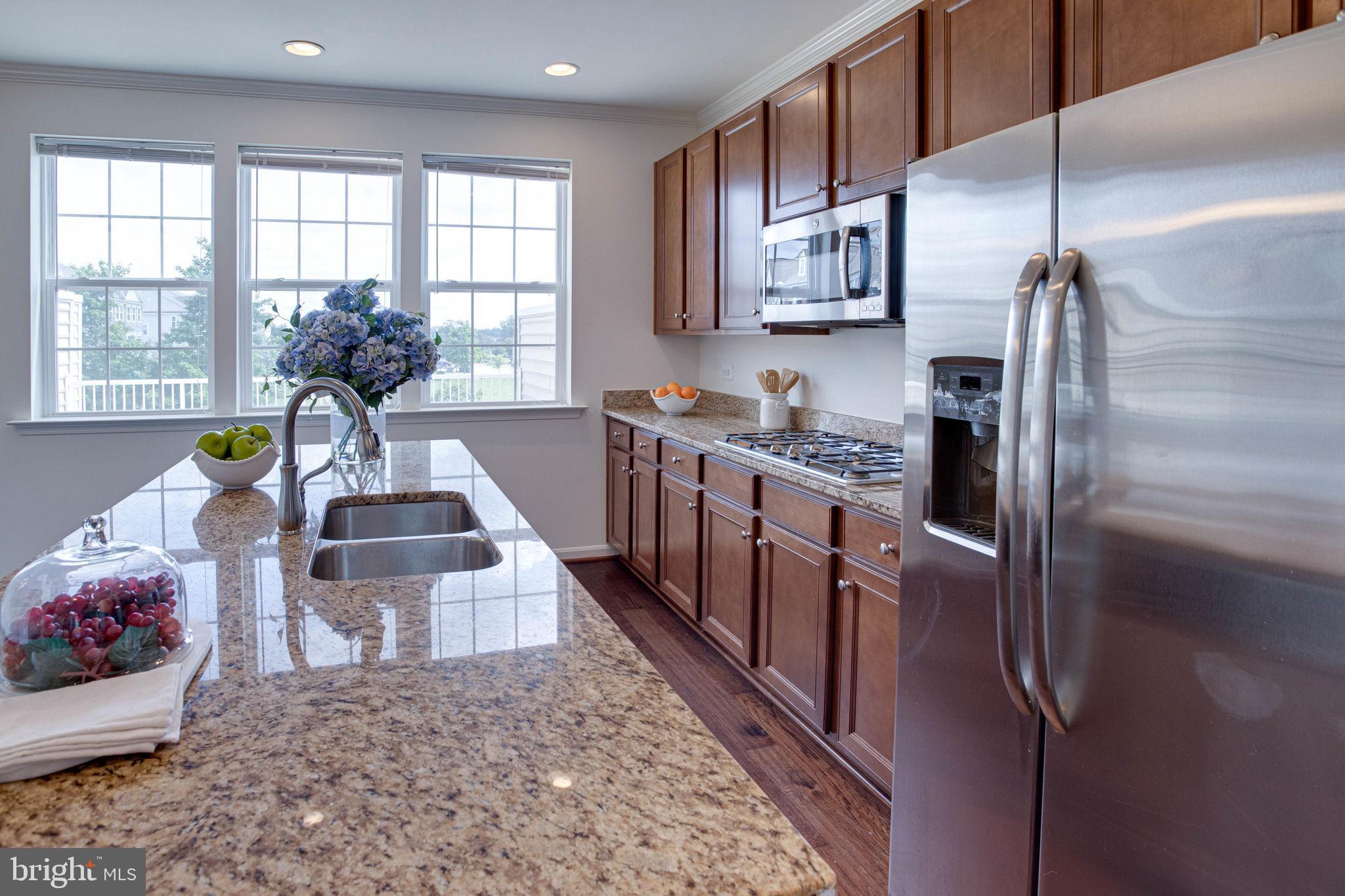 25636 Pleasant Valley Road Chantilly, VA 20152 - Photo 7 of 45 Kitchen with Large and Spacious Island