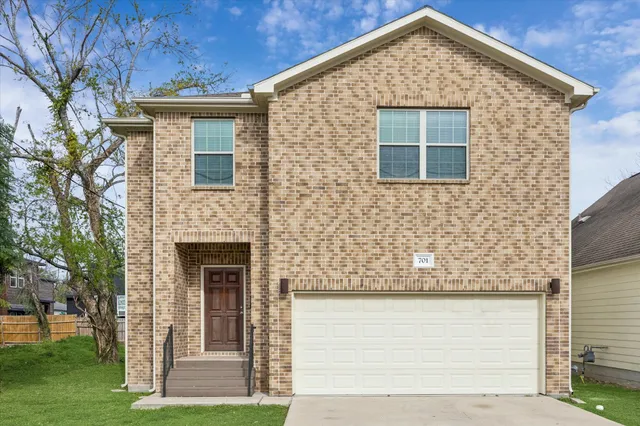 $2,195 | 701 East 40th Street, Houston, TX 77022