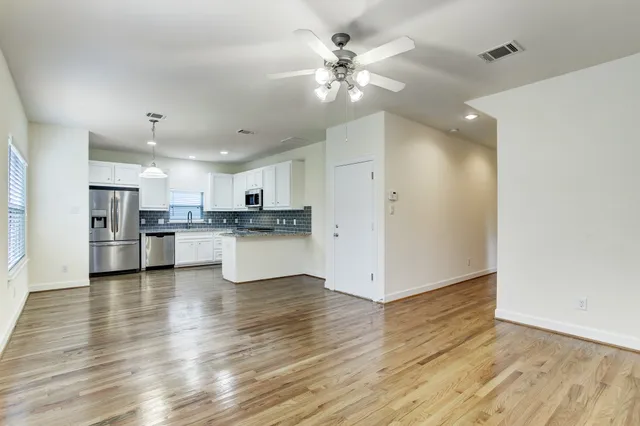 $2,295 | 701 East 40th Street, Houston, TX 77022