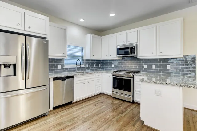 $2,295 | 701 East 40th Street, Houston, TX 77022