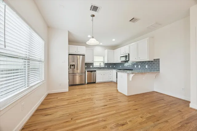 $2,195 | 701 East 40th Street, Houston, TX 77022