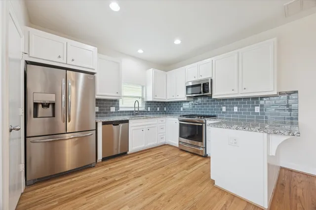 $2,195 | 701 East 40th Street, Houston, TX 77022