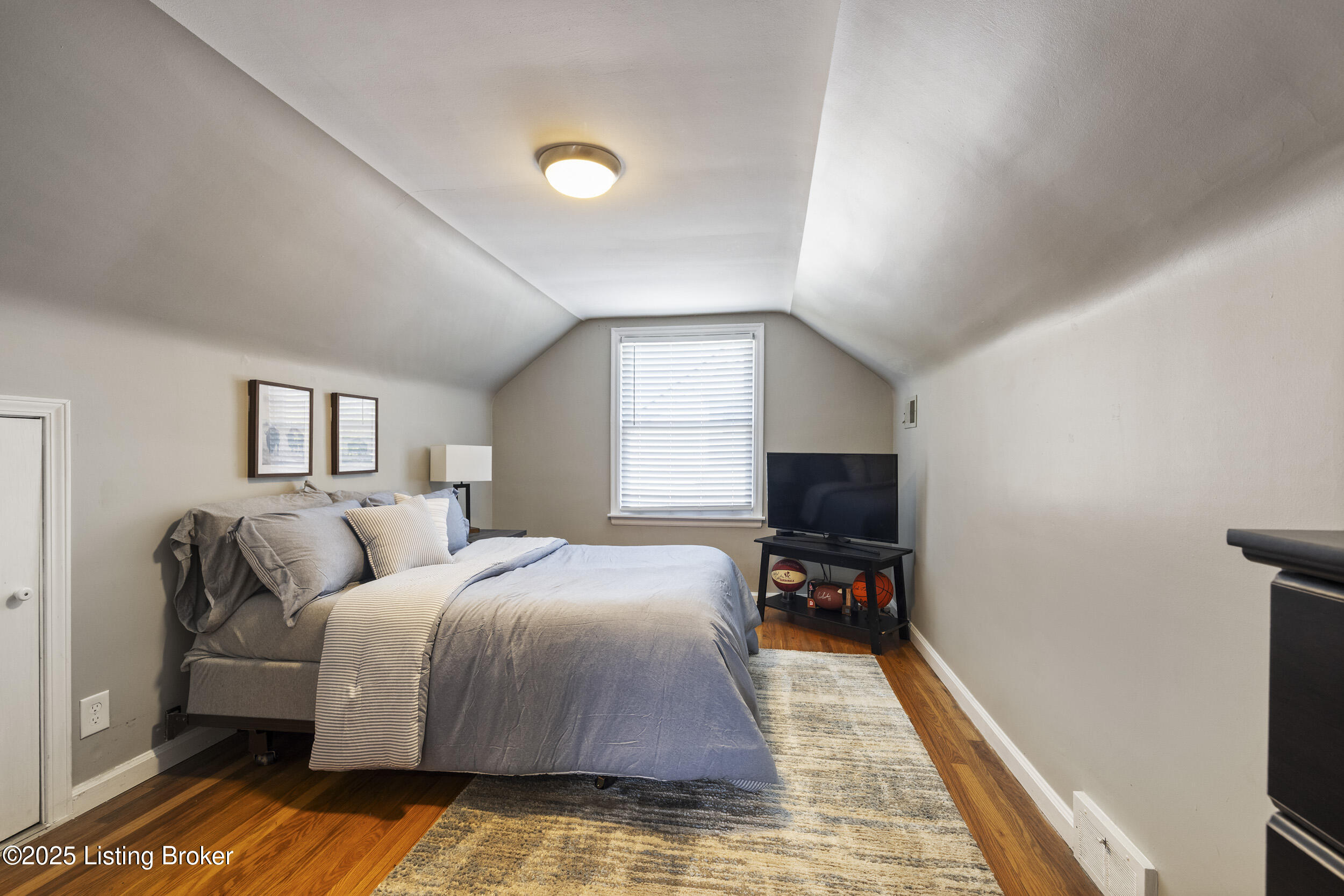 217 Merriman Road Louisville, KY 40207 - Photo 29 of 38 Another Second Floor Bedroom