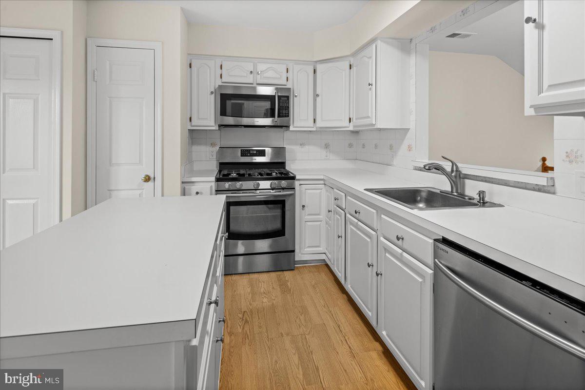 90 Winthrop Road Monroe Township, NJ 08831 - Photo 12 of 56 Kitchen