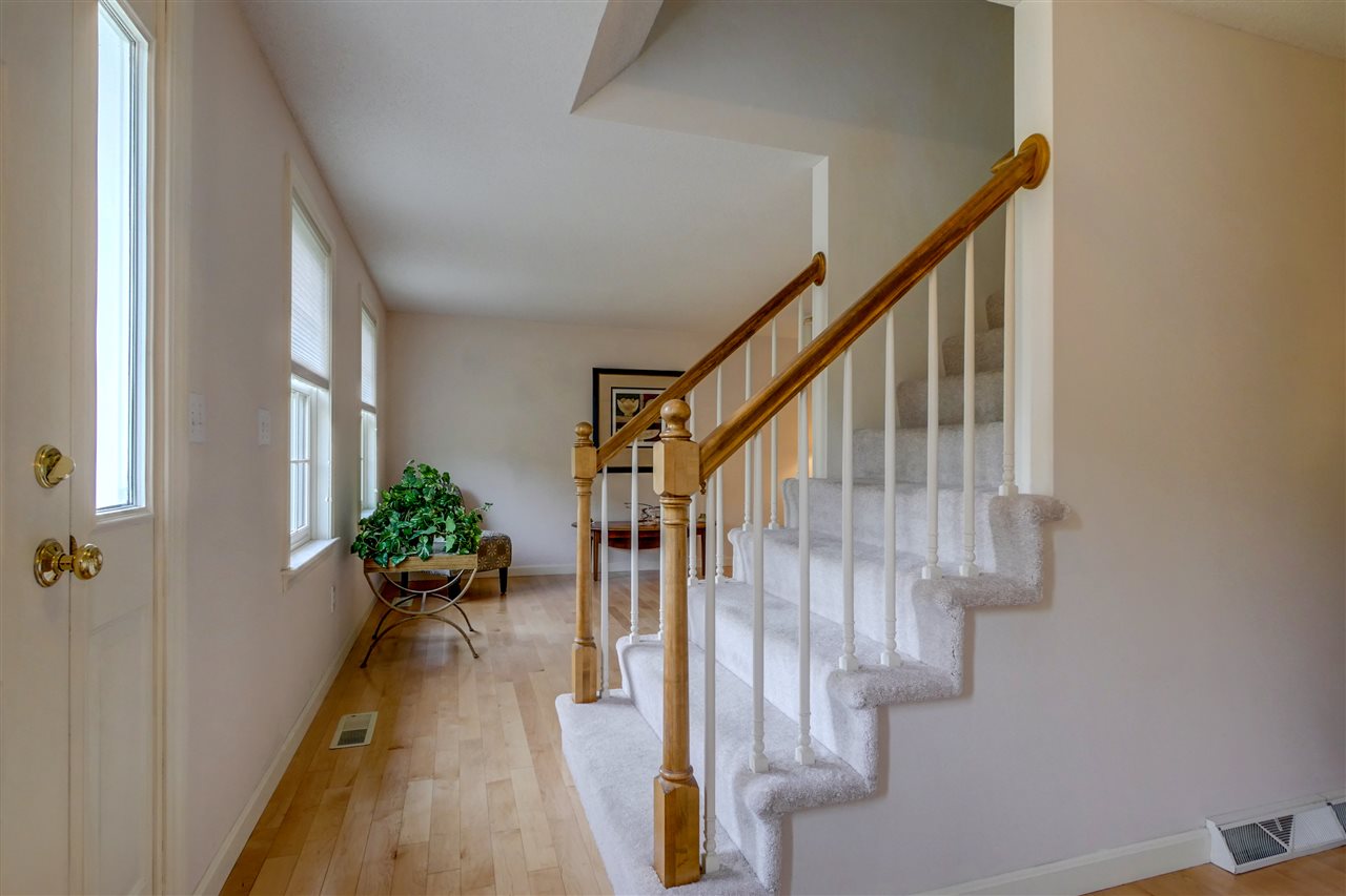 2 Clark Road Nashua, NH 03062 - Photo 4 of 40