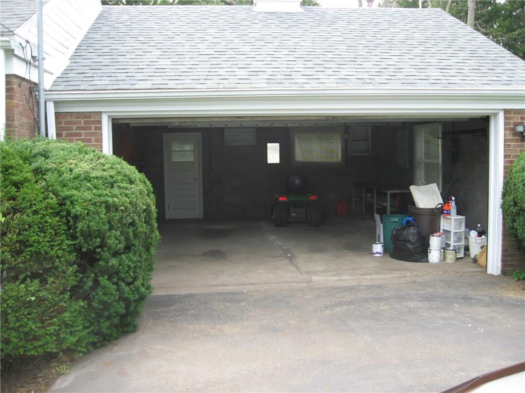 160 Braddock Rd Avenue Mount Pleasant, PA 15666 - Photo 3 of 24 2 car garage