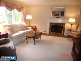32 Chetwynd Road Paoli, PA 19301 - Photo 2 of 12 Living Room
