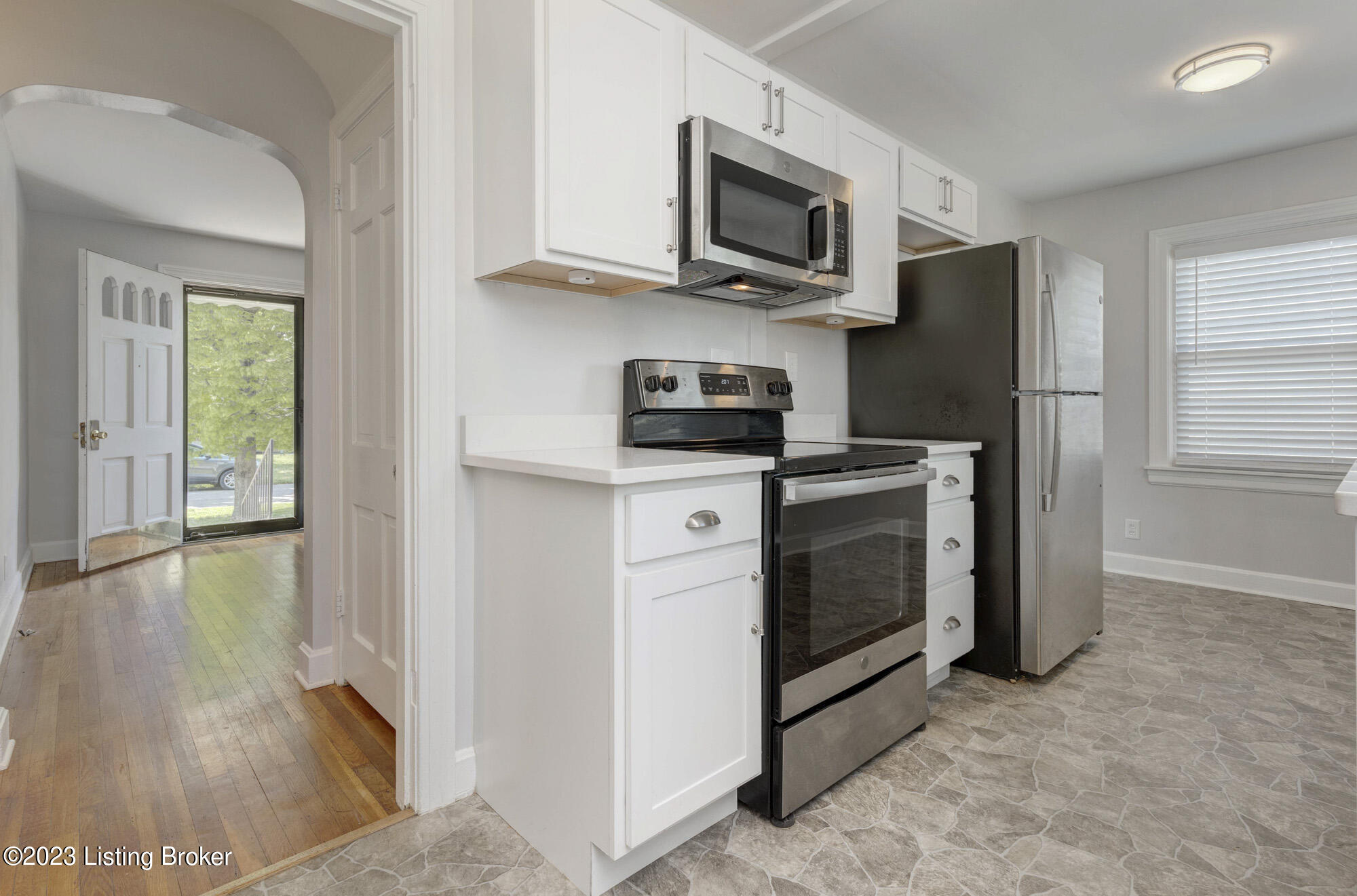 3111 Bobolink Road Louisville, KY 40213 - Photo 13 of 48 Cooking Center