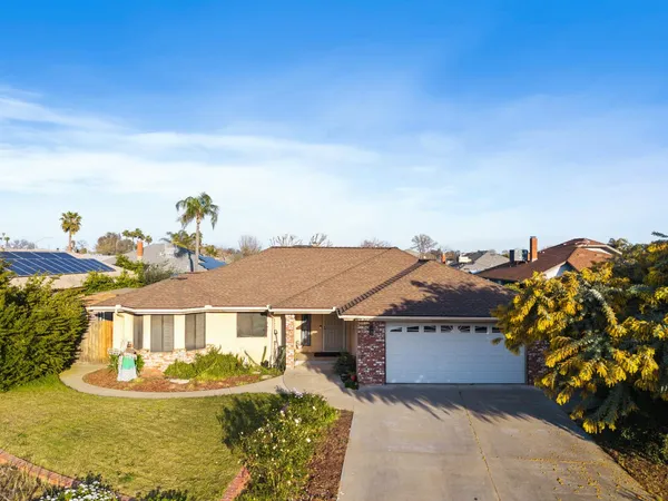 $400,000 | 2465 Ash Court, Hanford, CA 93230