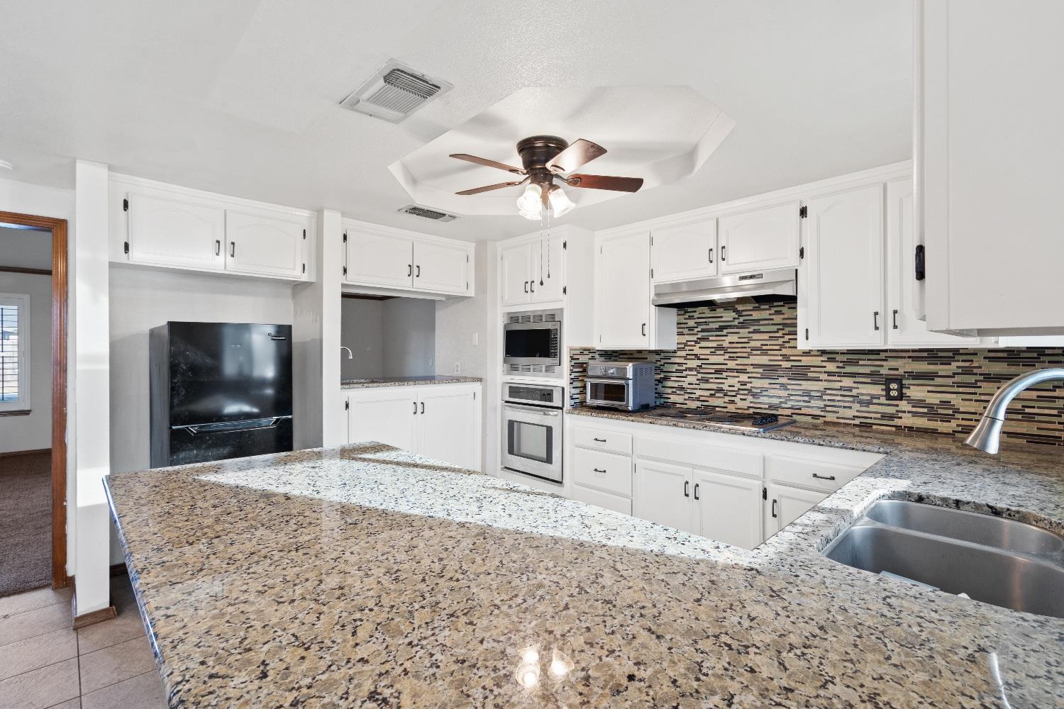 2465 Ash Court Hanford, CA 93230 - Photo 11 of 28
