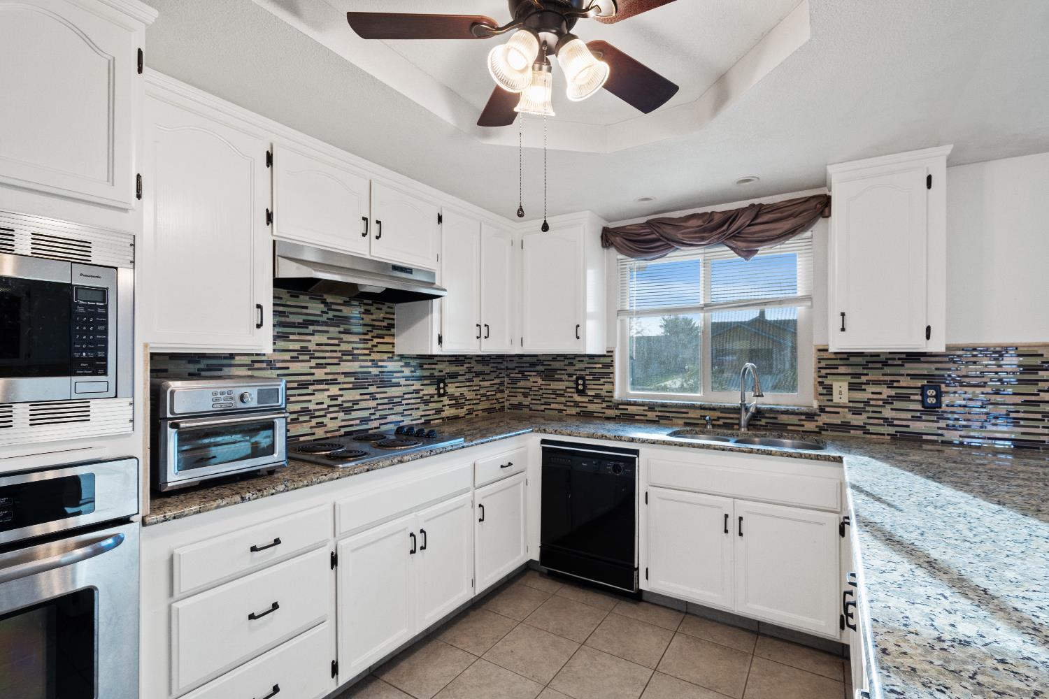 2465 Ash Court Hanford, CA 93230 - Photo 12 of 28