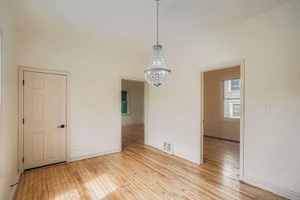 $2,499 | 610 Fairview Avenue North, St. Paul, MN 55104