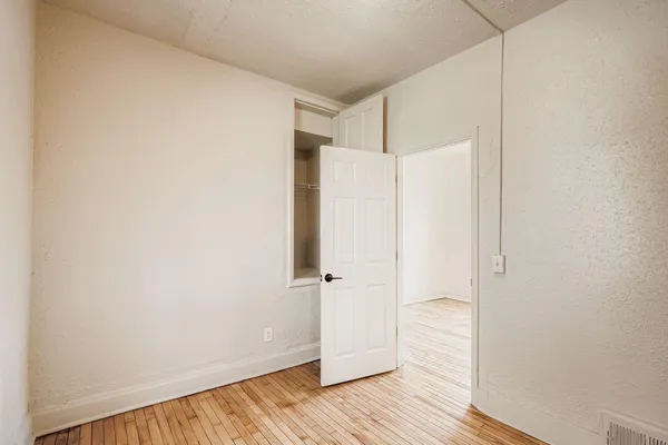 $2,499 | 610 Fairview Avenue North, St. Paul, MN 55104